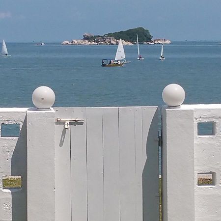 G&T'S Beach Front Villa Tanjung Bungah  Bagian luar foto