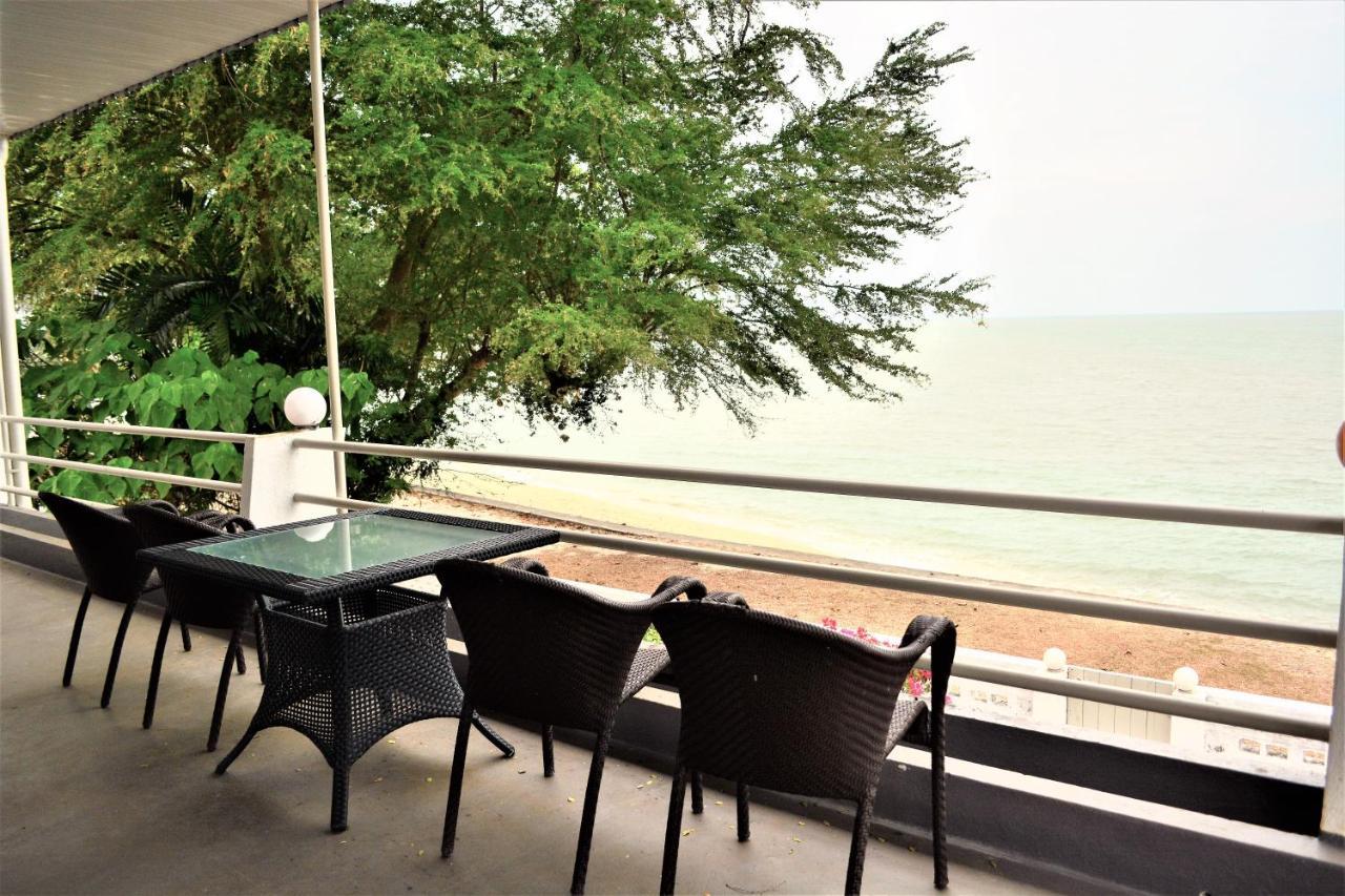 G&T'S Beach Front Villa Tanjung Bungah  Bagian luar foto