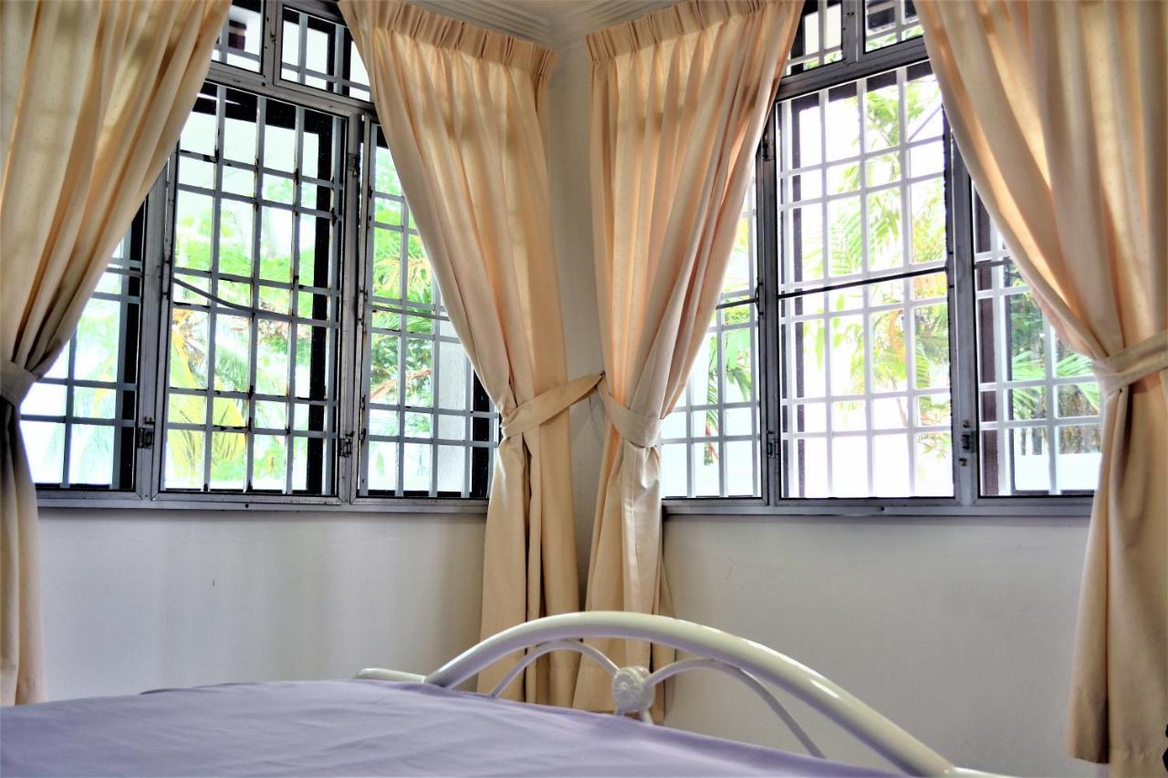 G&T'S Beach Front Villa Tanjung Bungah  Bagian luar foto