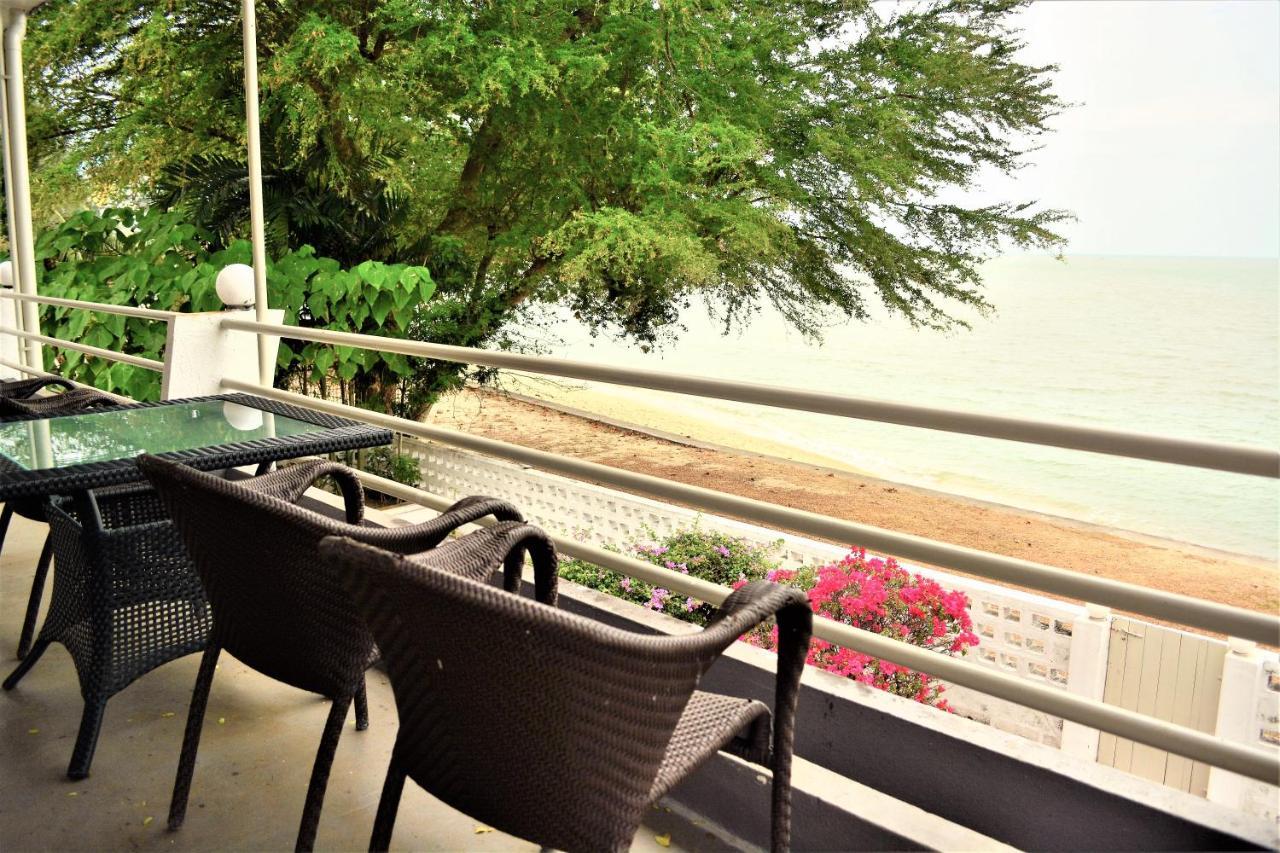 G&T'S Beach Front Villa Tanjung Bungah  Bagian luar foto