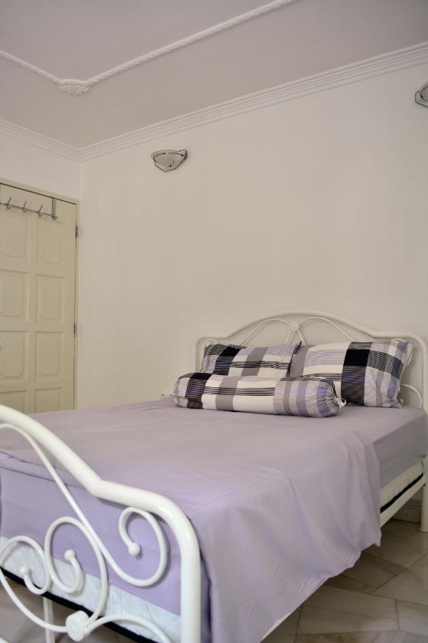 G&T'S Beach Front Villa Tanjung Bungah  Bagian luar foto
