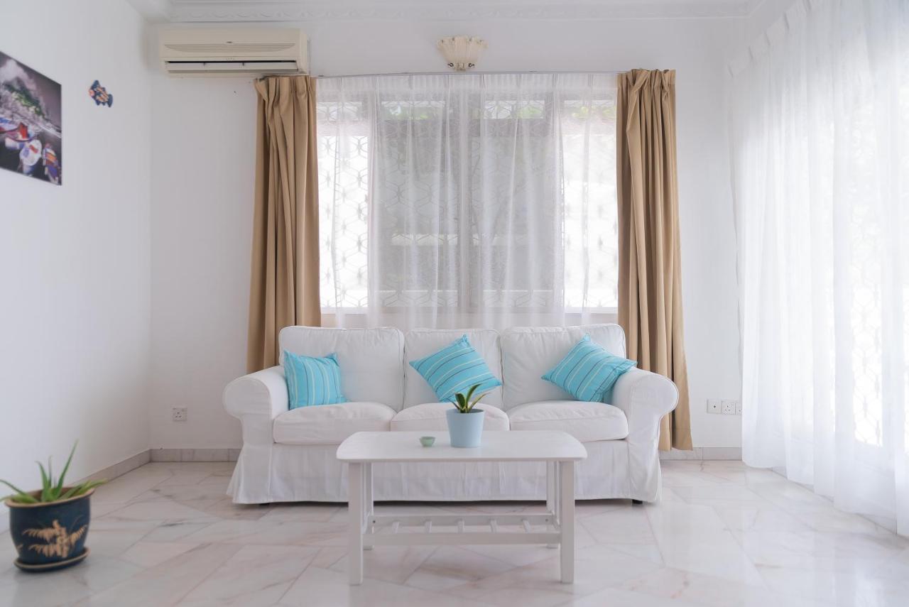 G&T'S Beach Front Villa Tanjung Bungah  Bagian luar foto